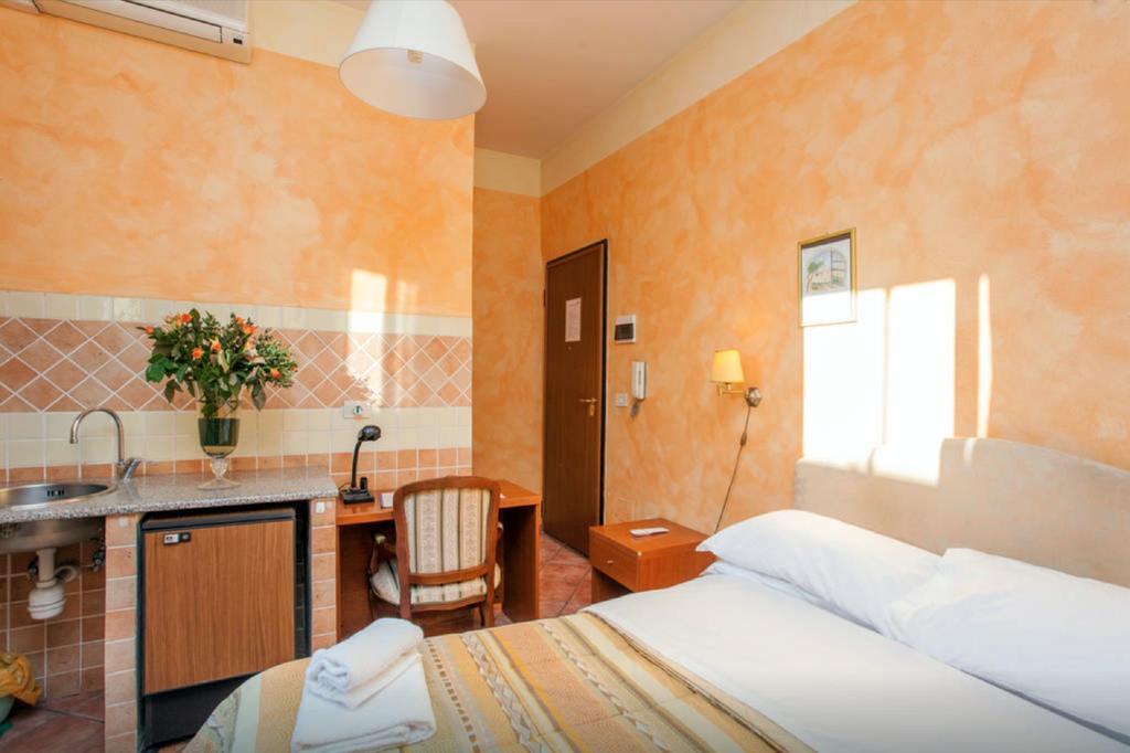 Residenza Camilla Hotel Rome Exterior photo